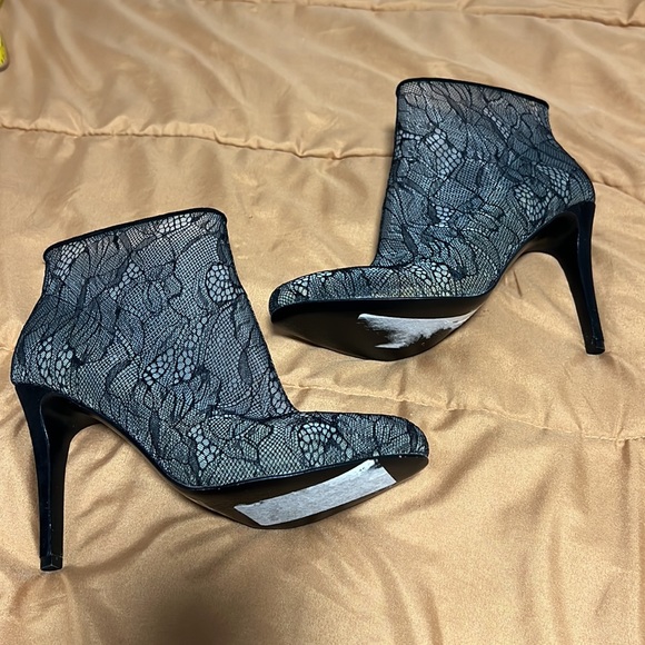 Jessica Simpson Black Lace STACIE Ankle Boot Booties Size 8.5 - Picture 4 of 8